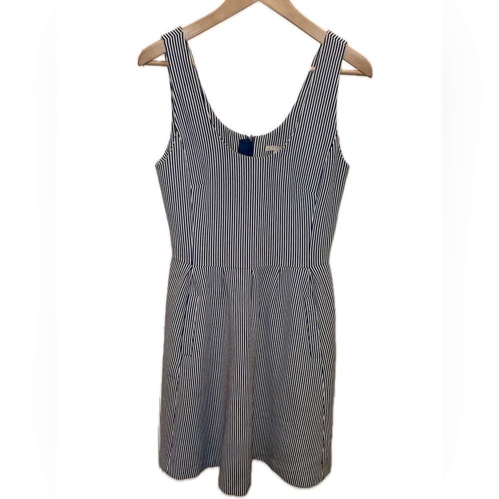 Banana Republic Fit & Flare Dress Blue White Candy Stripe Seersucker Size 8